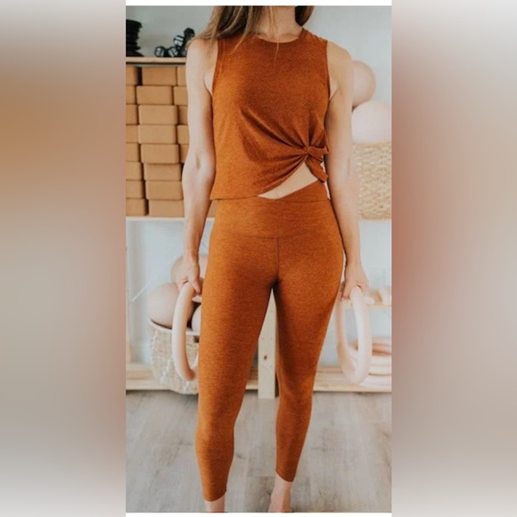 Beyond Yoga Front Twist Muscle Tank in Brown Featherweight , size XS - Picture 7 of 8